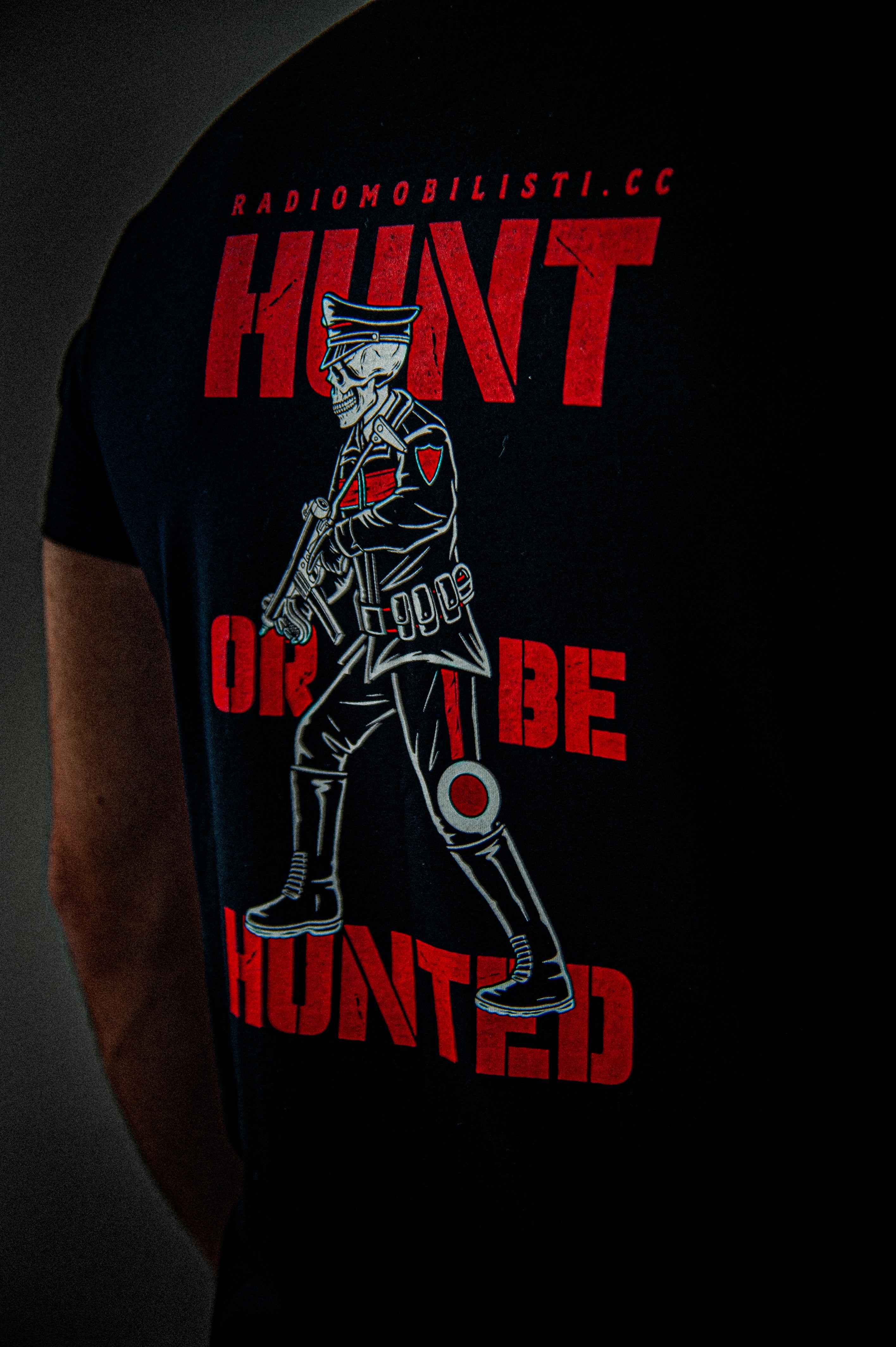 HUNT OR BE HUNTED T-SHIRT