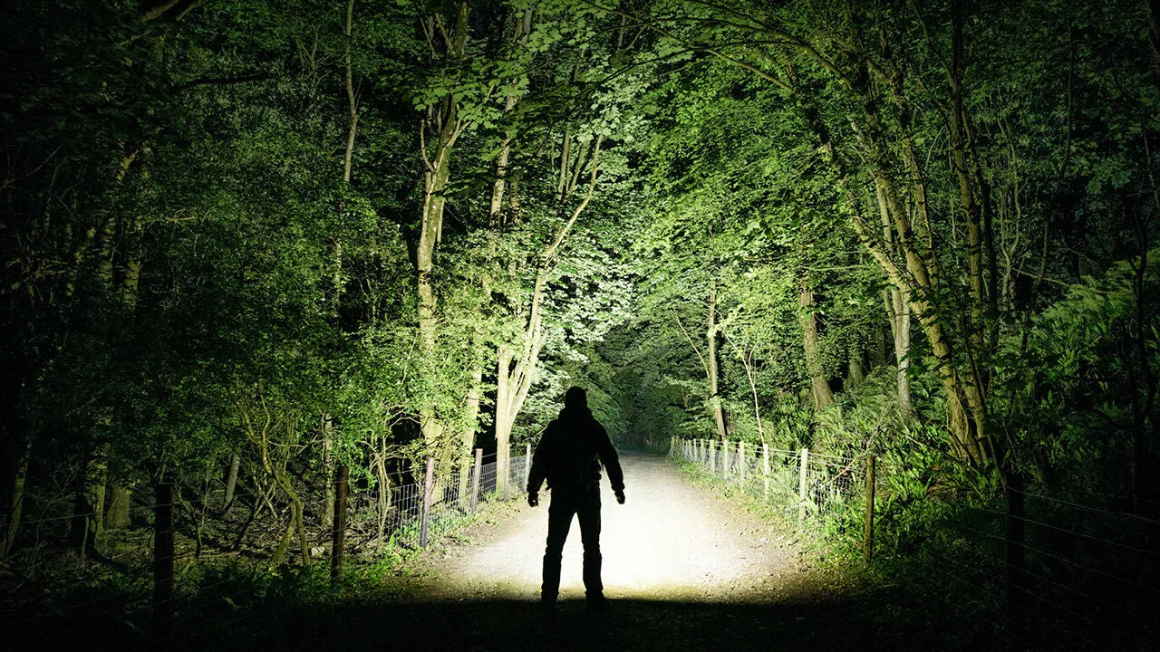 Nitecore - EDC37 - 8000 Lumens, 420 metri, Batteria 8000mAh, Ricarica USB-C - Torcia Tattica a LED